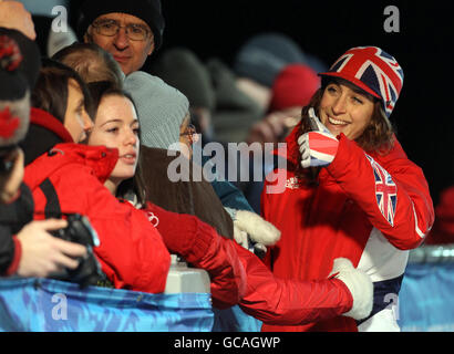 Olympische Winterspiele 2010 Vancouver - Tag Sieben. Die britische Amy Williams nach dem Women's Skeleton Run 2 im Whistler Sliding Center, Whistler, Kanada. Stockfoto