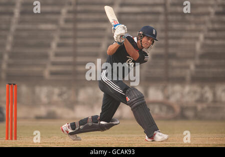 England Kapitän Alastair Cook während der Tour-Spiel im Khan Shaheb Osman Ali Stadium, Fatullah, Bangladesch. Stockfoto