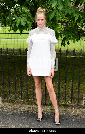 Gabriella Wilde Teilnehmer der Serpentine Gallery Sommerparty im Hyde Park in London. Stockfoto