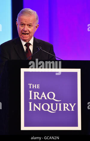 Sir John Chilcot präsentiert die Irak-Untersuchungsbericht auf der Queen Elizabeth II-Zentrum in Westminster, London. Stockfoto