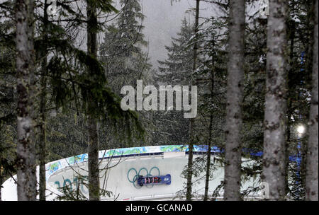 Großbritannien mit Fahrer John Jackson während des vier-Mann-Bobs-Laufs bei den Olympischen Winterspielen 2010 in Vancouver im Whistler Sliding Center in Whistler, Kanada. Stockfoto