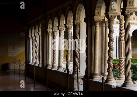 Der Kreuzgang der Basilika San Paolo Fuori le Mura. Rom, Italien Stockfoto