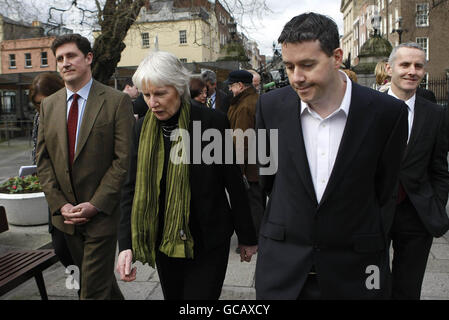 (Von links nach rechts) Kommunikationsminister Eamon Ryan, Senatorin Mary White, TD Paul Gogarty und TD Ciaran Cuffe werden nach dem Rücktritt von Senator Deirdre de Burca von der Grünen Partei im Leinster House in Dublin gesehen. Stockfoto