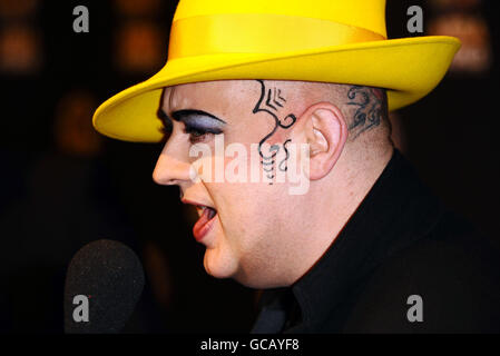 Boy George kommt zur Premiere der ABBA World-Ausstellung im Earl's Court in London. Stockfoto