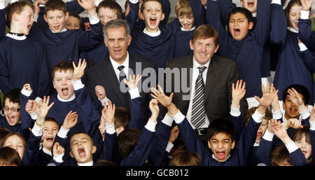 Kenny Dalglish am Toryglen Regionalzentrum Fußball Stockfoto