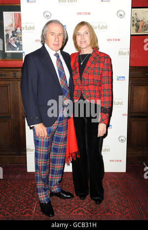 Sir Jackie Stewart und Lady Stewart treffen ein, bevor der Gewinner des Johnnie Walker Blue Label Great Scot Award in Boisdale of Belgravia, London, bekannt gegeben wird. Stockfoto