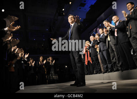 Der konservative Parteiführer David Cameron hält seine Rede auf dem Conservative Party Spring Forum in Brighton, East Sussex. Stockfoto