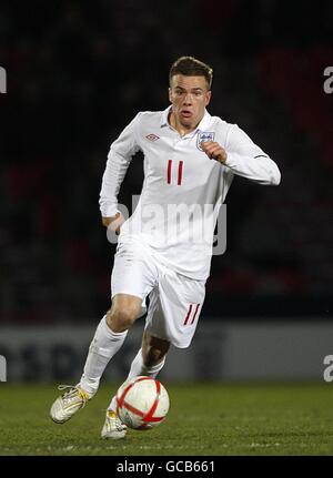 Fußball - UEFA Under 21 Championship Qualifying - Group Nine - England gegen Griechenland - Keepmoat Stadium. Tom Cleverley, England Stockfoto