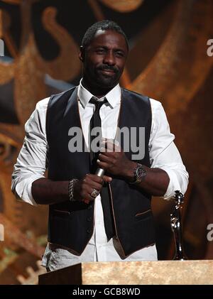 BRIT Awards 2010 - Show - London. Idris Elba während der Brit Awards 2010 im Earls Court, London. Stockfoto