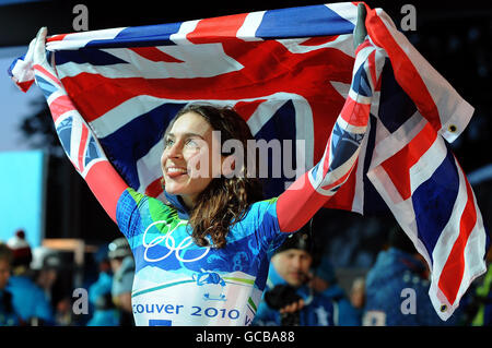 Die britische Amy Williams feiert den Goldsieg im Frauen-Skelett während der Olympischen Winterspiele 2010 im Vancouver Olympic Centre, Vancouver, Kanada. Stockfoto