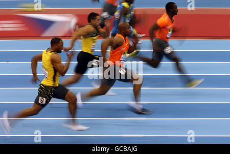 Leichtathletik - Aviva International - National Indoor Arena. Mark Lewis Francis (Nr. 7) qualifiziert sich während der Aviva International im NIA, Birmingham, für die 60 Meter der Männer. Stockfoto