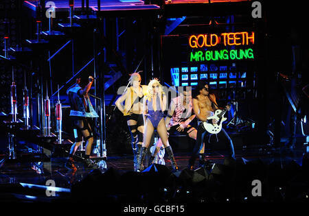 Lady Gaga tritt im O2 in London auf. Stockfoto