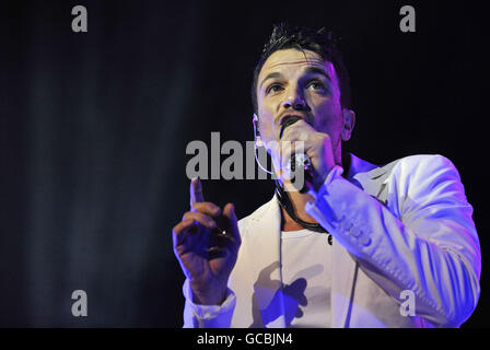 Peter Andre tritt auf der Bühne von IndigO2 in Greenwich, London, auf. Stockfoto