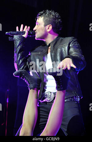 Peter Andre tritt auf der Bühne von IndigO2 in Greenwich, London, auf. Stockfoto