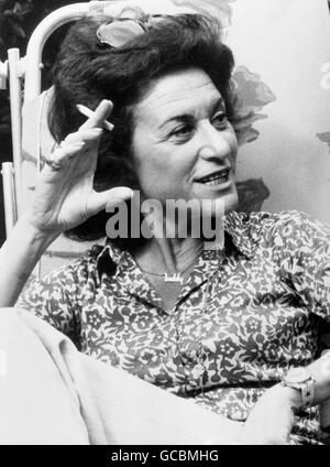 Die Londoner Fashion-Tycoon Mrs Beatrice Gold, die vor 17 Tagen ermordet im Keller unter ihrem Bekleidungsgeschäft in der Goswell Road, Clerkenwell, London, aufgefunden wurde. Frau Gold wurde angeschossen. Stockfoto