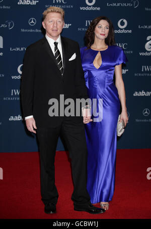 Boris Becker und seine Frau Sharlly Kerssenberg bei der Ankunft bei den Laureus World Sports Awards im Emirates Palace Hotel in Abu Dhabi. Stockfoto