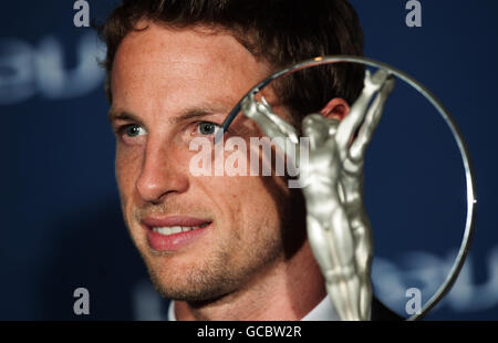 Jenson Button gewann den Laureus Breakthrough of the Year Award und sein Formel-1-Team Brawn GP gewann das World Team of the Year bei den Laureus World Sports Awards, die im Emirates Palace Hotel in Abu Dhabi ausgetragen wurden. Stockfoto