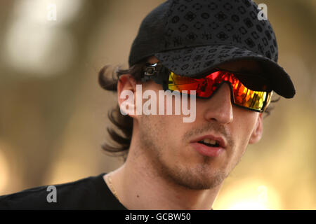 Motorsport - Formel-1-Weltmeisterschaft - Großer Preis Von Bahrain - Preview Day - Bahrain International Circuit. Renault Robert Kubica auf dem Bahrain International Circuit in Sakhir, Bahrain. Stockfoto