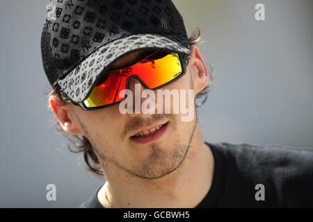 Renault Robert Kubica während des Paddock Day auf dem Bahrain International Circuit in Sakhir, Bahrain. Stockfoto