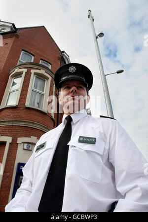 PSNI Area Commander Chief Inspector Trevor O'Neill im Holyland von Belfast, da CCTV-Kameras als Teil eines neuen Systems installiert werden, das die betrunkene Gewalt reduzieren soll, die die jüngsten Feierlichkeiten zum St. Patrick's Day im Studentenviertel der Stadt getrübt hat. Stockfoto