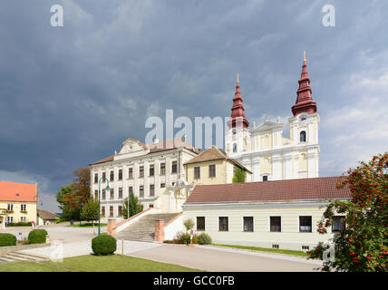 Wullersdorf Kirche St. Georg, Hauptplatz Österreich Niederösterreich, untere Österreich-Weinviertel Stockfoto