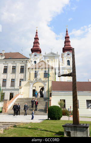 Wullersdorf Kirche St. Georg, Hauptplatz Österreich Niederösterreich, untere Österreich-Weinviertel Stockfoto