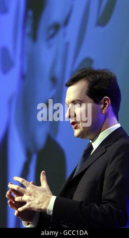 Schattenkanzler George Osborne Rede auf der Jahrestagung der Föderation der Kleinunternehmen im Aberdeen Exhibition and Conference Centre in Schottland. Stockfoto