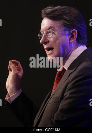 Wirtschaftsminister Lord Mandelson spricht bei der jährlichen Konferenz der Föderation der Kleinunternehmen im Aberdeen Exhibition and Conference Centre in Schottland. Stockfoto