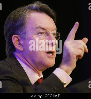 Wirtschaftsminister Lord Mandelson spricht bei der jährlichen Konferenz der Föderation der Kleinunternehmen im Aberdeen Exhibition and Conference Centre in Schottland. Stockfoto