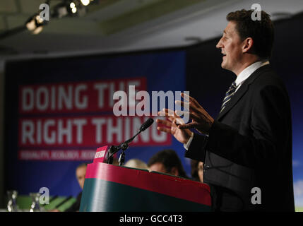 Eamon Ryan, TD, Minister für Kommunikation, Energie und natürliche Ressourcen, hält seine Keynote-Rede auf der Green Party Convention im Tower Hotel in Waterford, Irland. Stockfoto