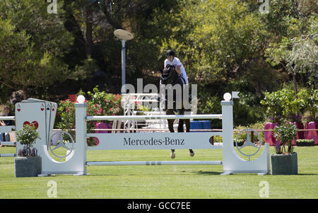 Lissabon, Portugal. 8. Juli 2016. Griechischen Reiter, Athina Onassis, Reitpferd, Cinsey Kredit: Alexandre Sousa/Alamy Live News Stockfoto