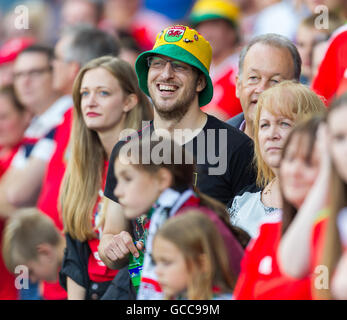 Cardiff City Stadium, Cardiff, Wales. 8. Juli 2016. Walisischen Herren Fußball Kader Homecoming Event nach ihren erfolgreichen Fußball-Europameisterschaft. Wales-Fans genießen die Atmosphäre Credit: Action Plus Sport/Alamy Live News Stockfoto