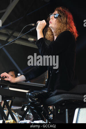 London, UK. 8. Juli 2016. Mystery Jets Höchstleistungen der Barclaycard British Summer Time am Hyde Park, London auf 8. Juli 2016 Credit: KEITH MAYHEW/Alamy Live News Stockfoto