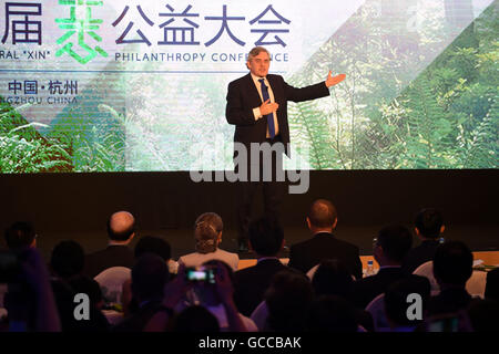 Hangzhou, China Zhejiang Provinz. 9. Juli 2016. Ehemalige britische Premierminister Gordon Brown spricht während der XIN Philanthropie Eröffnungskonferenz in Hangzhou, Hauptstadt der ostchinesischen Provinz Zhejiang, 9. Juli 2016. © Wang Dingchang/Xinhua/Alamy Live-Nachrichten Stockfoto