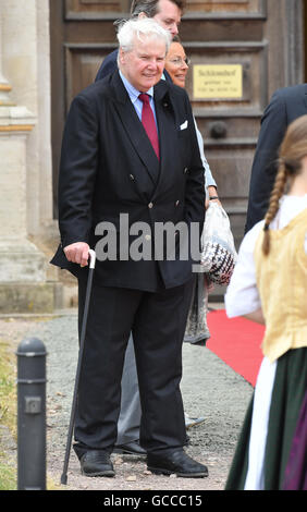 Gotha, Deutschland. 9. Juli 2016. Andreas Prinz von Sachsen-Coburg und Gotha wartet Albert II, Prinz von Monaco, Schloss Friedenstein in Gotha, Deutschland, 9. Juli 2016. Der Prinz der Landesausstellung besuchen will "The Ernestinians. Eine Dynastie prägt Europa ". Er ist bei einem eintägigen Besuch in der ehemaligen Residenzstadt. Foto: Jens Kalaene/Dpa/Alamy Live News Stockfoto