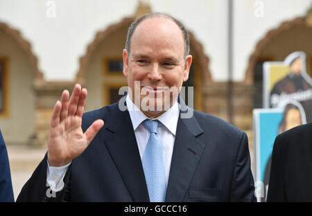 Gotha, Deutschland. 9. Juli 2016. Albert II, Prinz von Monaco, gibt ein Interview im Schloss Hof Friedenstein in Gotha, Deutschland, 9. Juli 2016. Der Prinz ist bei einem eintägigen Besuch in der ehemaligen Residenzstadt. Foto: Jens Kalaene/Dpa/Alamy Live News Stockfoto