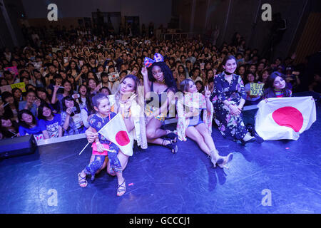 Tokio, Japan. 9. Juli 2016. (L, R) Dina-Jane Hansen, Normani Hamilton, Ally Brooke, Lauren Jauregui und Camila Cabello, Mitglieder der Amerikanerin fünfköpfige Gruppe fünften Harmonie posieren für die Kameras während einer Fan-Veranstaltung am 9. Juli 2016, in Tokio, Japan. Fünften Harmonie ist in Japan zum ersten Mal ihr neue Lied Arbeit von zu Hause aus zu fördern, nach Beendigung ihrer Südamerika-Tournee. Bildnachweis: Rodrigo Reyes Marin/AFLO/Alamy Live-Nachrichten Stockfoto