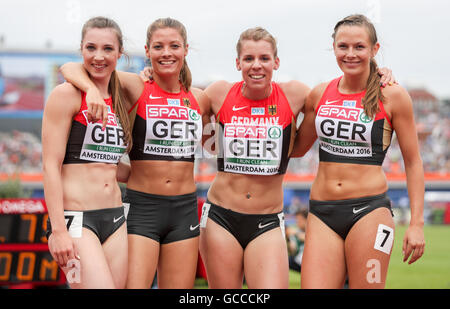 Amsterdam, Niederlande. 9. Juli 2016. Amsterdam, Niederlande. 9. Juli 2016. Germanys 4x400m-Staffel mit Laura Müller (v.l.), Ruth Sophia Spelmeyer, Lara Hofmann und Friederike Möhlenkamp stellt nach der Qualifikationsrunde bei den Europameisterschaften im Olympiastadion in Amsterdam, Niederlande, 09July 2016. Foto: Michael Kappeler/Dpa/Alamy Live News Stockfoto