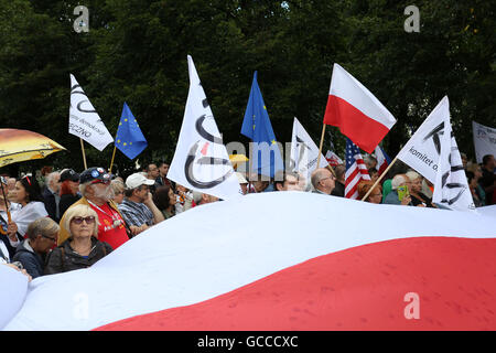 Warschau, Polen. 9. Juli 2016. KOD Protest in Warschau Credit: Madeleine Ratz/Alamy Live News Stockfoto