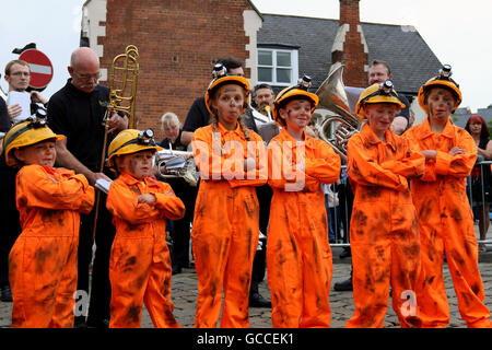 Durham, Großbritannien. 9. Juli 2016. Jugend verkleidet als Bergleute Höhepunkt Distain für das aktuelle Klima 2016 Bergleute Gala Credit: Dan Cooke/Alamy Live News Stockfoto