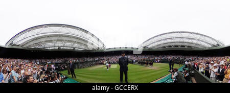 Wimbledon, London, UK. 9. Juli 2016. Damen Finaltag Panorama 360-Grad-Bild der Centre Court als Serena Williams, USA. 9. Juli 2016. sammelt die Pastete, wie Kredit-2016 LadiesChampion: Leo Mason/Alamy Live News Stockfoto