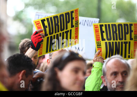 Whitehall. London, UK 9. Juli 2016 - pro-Europe-Aktivisten sammeln außen Downing Street, London, markieren Sie das erhöhte Klima Schuld Migranten, Islamophobie und Hasskriminalität in unseren Gemeinden seit dem Vereinigten Königreich? s Abstimmung, Europa zu verlassen. Bildnachweis: Dinendra Haria/Alamy Live-Nachrichten Stockfoto
