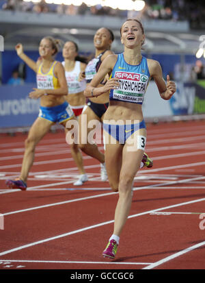 Amsterdam, Niederlande. 9. Juli 2016. Nataliya Pryshchepa aus der Ukraine gewinnt die Frauen 800m Finale bei der Leichtathletik-Europameisterschaft im Olympiastadion in Amsterdam, Niederlande, 9. Juli 2016. Foto: Michael Kappeler/Dpa/Alamy Live News Stockfoto