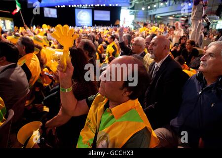 Paris, Frankreich. 9. Juli 2016. "Free Iran", jährliche Zusammenkunft der iranischen Gemeinschaften, Bourget, Paris, Frankreich, 9. Juli 2016 Credit: Ania Freindorf/Alamy Live News Stockfoto