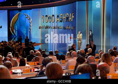 Paris, Frankreich. 9. Juli 2016. "Free Iran", jährliche Zusammenkunft der iranischen Gemeinschaften, Bourget, Paris, Frankreich, 9. Juli 2016 Credit: Ania Freindorf/Alamy Live News Stockfoto