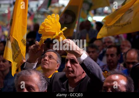 Paris, Frankreich. 9. Juli 2016. "Free Iran", jährliche Zusammenkunft der iranischen Gemeinschaften, Bourget, Paris, Frankreich, 9. Juli 2016 Credit: Ania Freindorf/Alamy Live News Stockfoto