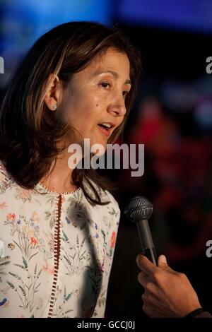 Paris, Frankreich. 9. Juli 2016. "Free Iran", Jahrestreffen der iranischen Gemeinschaften, Bourget, Paris, Frankreich, 9. Juli 2016, Ingrid Betancourt Pulecio ist ein französisch-kolumbianische Politiker, ehemaliger Senator und Anti-Korruptions-Aktivist Credit: Ania Freindorf/Alamy Live News Stockfoto