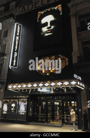 Gesamtansicht der neuen Produktion von Lord Andrew Lloyd Webber, Love Never Dies - die Fortsetzung von The Phantom of the Opera, im Adelphi Theatre, London. Stockfoto