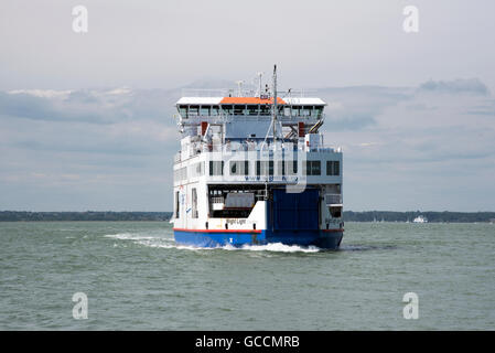 Wightlink Personen- und Fahrzeug Fähre nähert sich Yarmouth auf der Isle Of Wight-UK Stockfoto