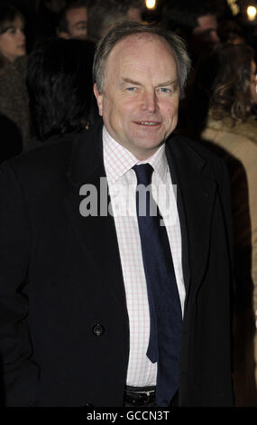 Clive Anderson kommt zur Weltpremiere von Lord Andrew Lloyd Webbers neuer Produktion Love Never Dies - der Nachfolgeproduktion von The Phantom of the Opera, im Adelphi Theatre, London. Stockfoto